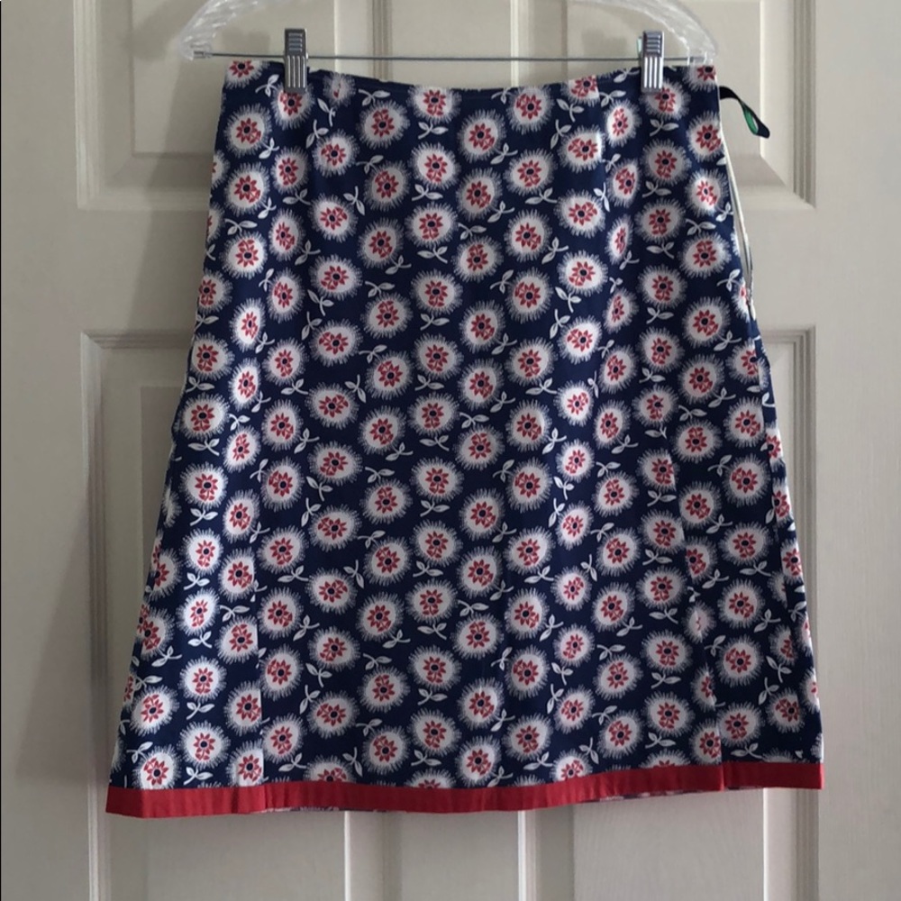Boden skirt with floral red, white and blue print